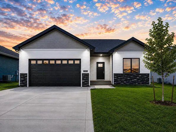 1946 Tuscany Dr SE, Altoona, IA 50009