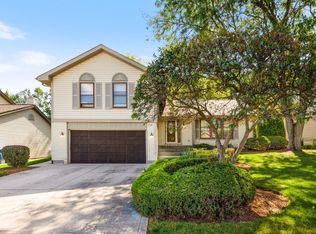 605 S Point Dr, Schaumburg, IL