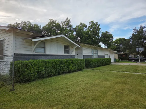 304 S Buffalo St, Chico, TX 76431