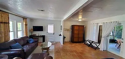 1 bed, 1.0 bath, 706 sqft, $1,550 — Photo 2
