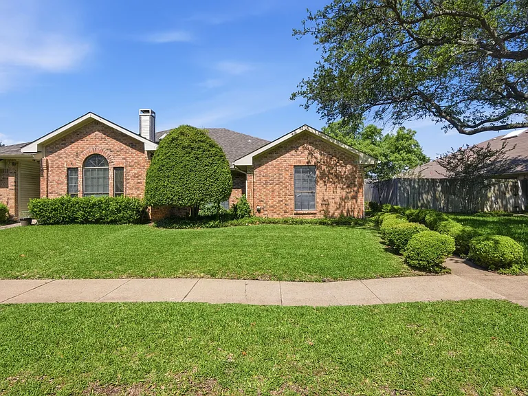 2103 Overview Ln — Photo 1