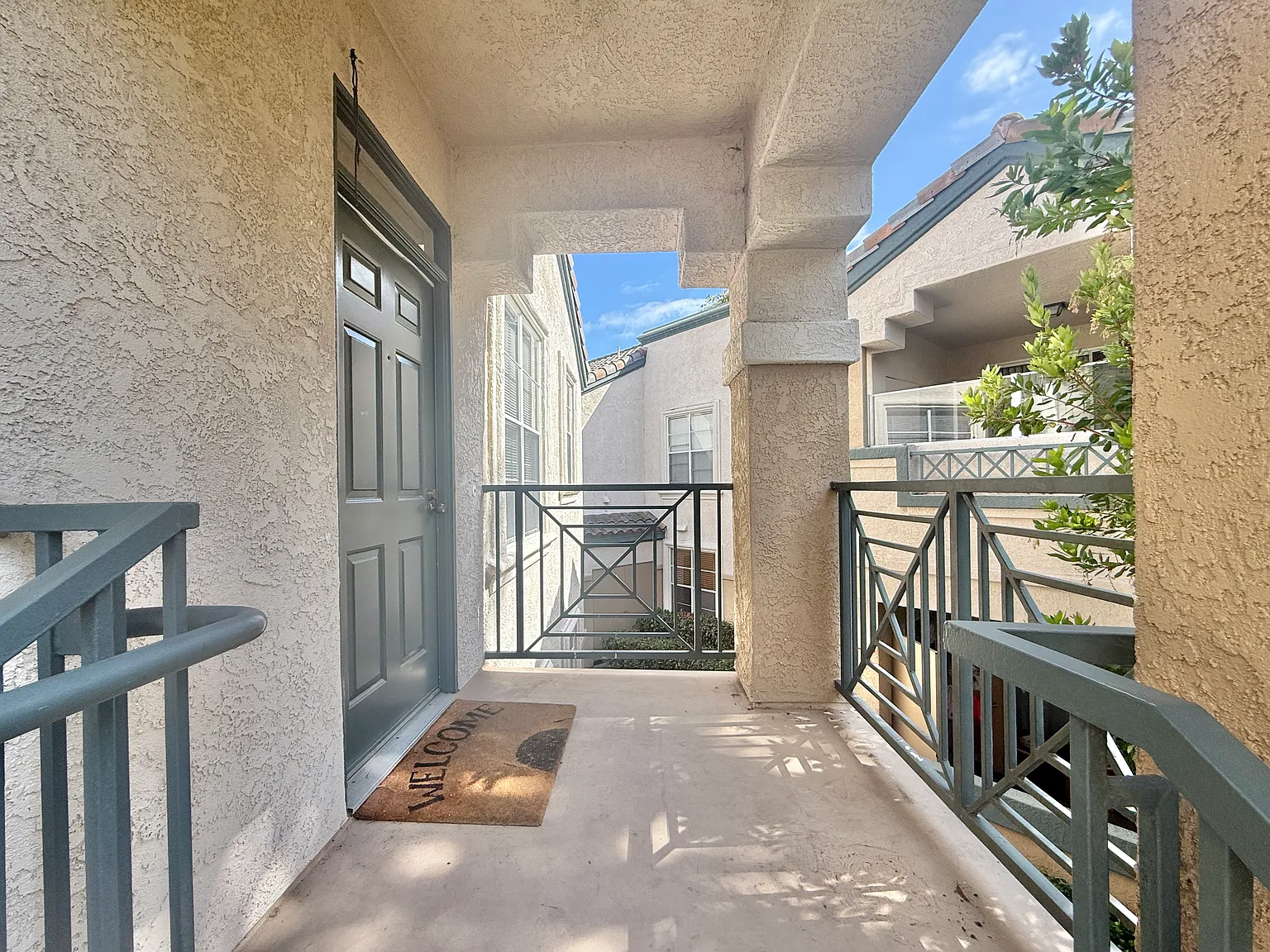 2 bed, 944 sqft, $3,300 — Photo 2