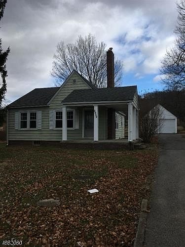 2nd image of 2932 Belvidere Rd