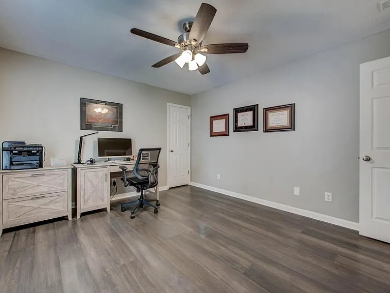 8200 Gallaher Station Dr — Photo 26