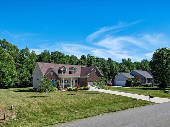 3rd image of 251 River Run Dr