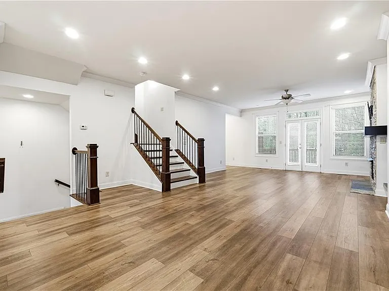 7809 Laurel Crest Dr — Photo 5