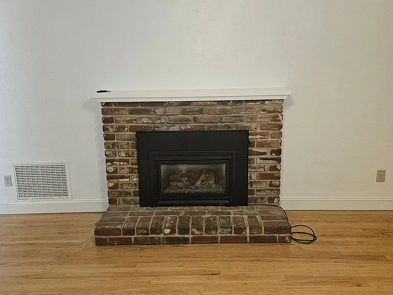 1610 Springwood Dr — Photo 3