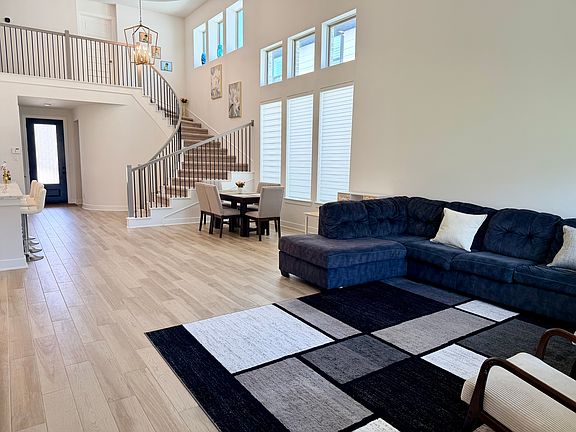4th image of 10915 Crescent Spring Dr