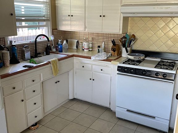 3rd image of 1807 Alvarado St
