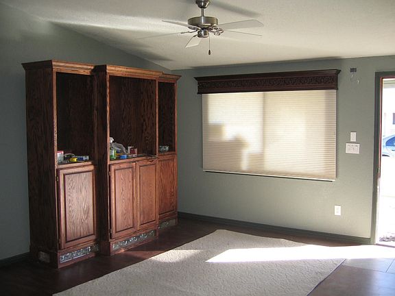 LR WITH ENTERTAINMENT CENTER