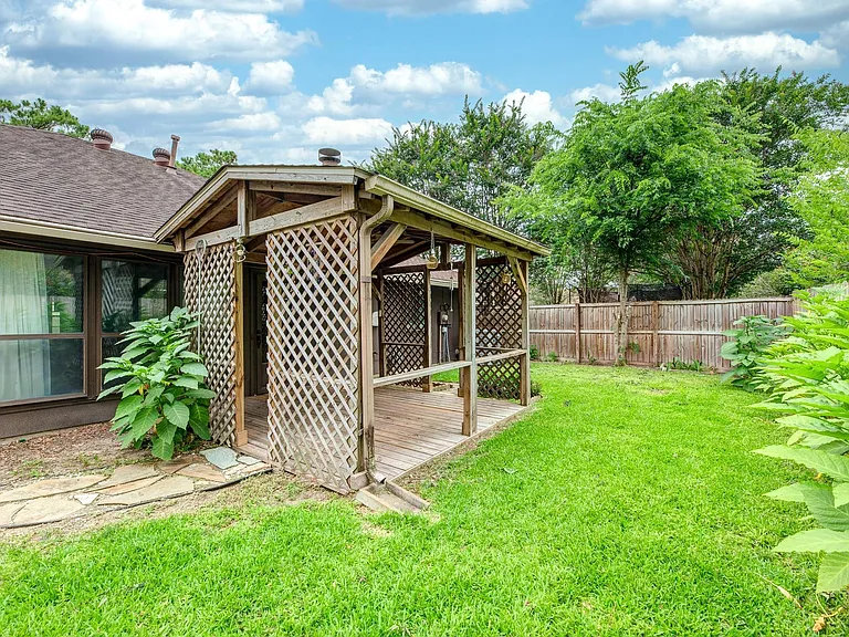 6818 Brockington Dr — Photo 28