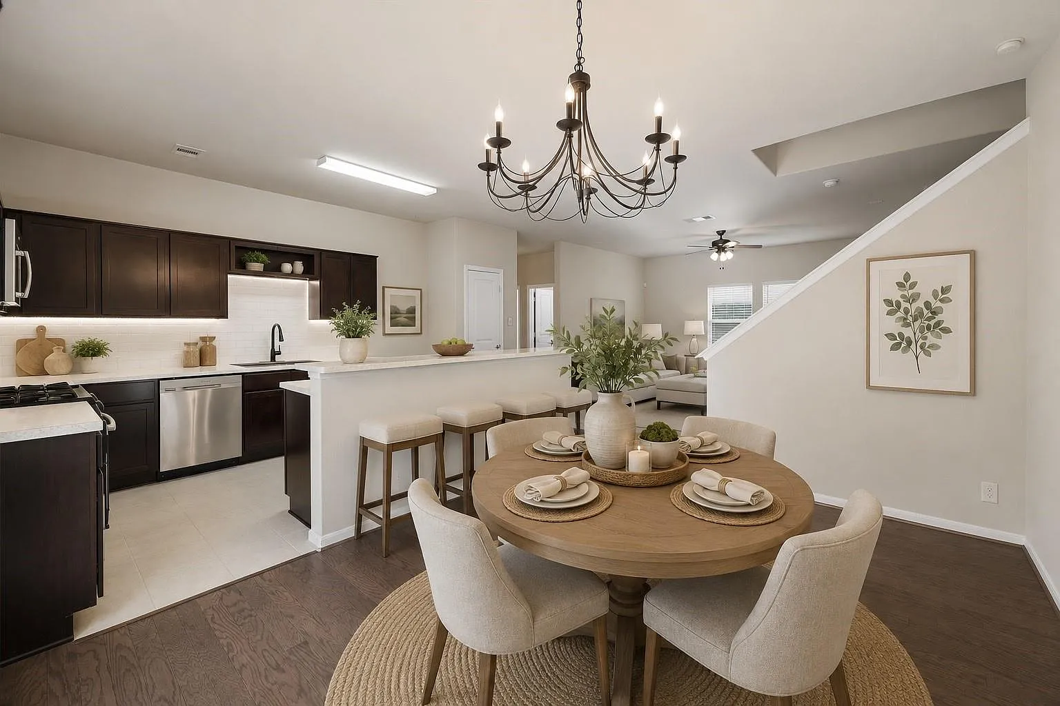 4 bed, 2.5 bath, 2256 sqft, $2,500 — Photo 2