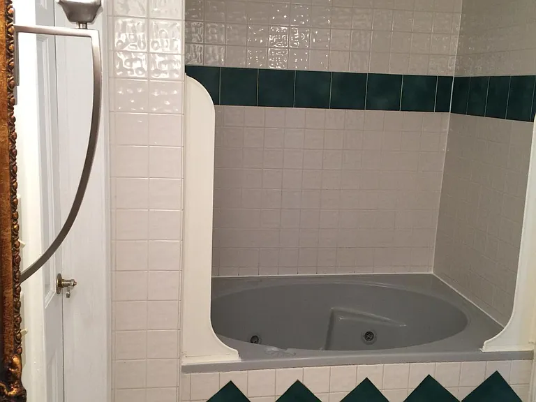 Jacuzzi in First Floor Bath