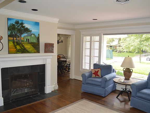 Living Room
13'  x  20'