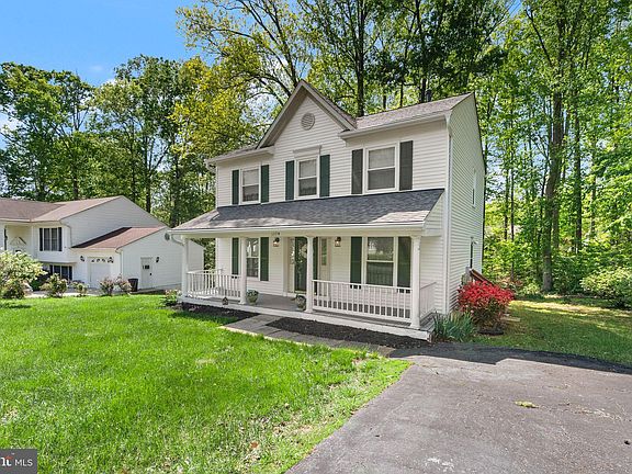 4th image of 11104 Surry Woods Ct