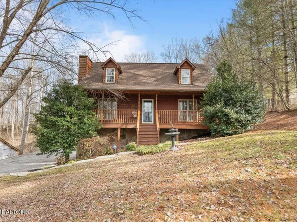 135 Cedar Cir, Jacksboro, TN 37757