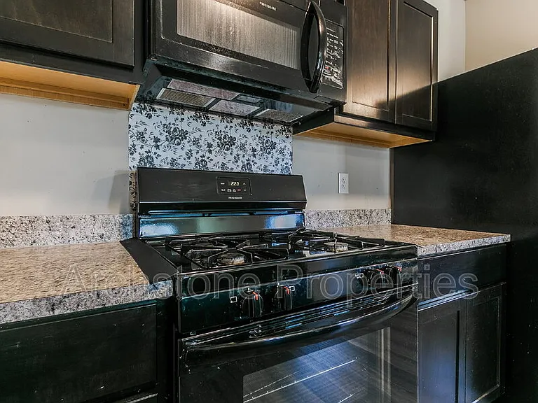 1308 Dustin Dr — Photo 7
