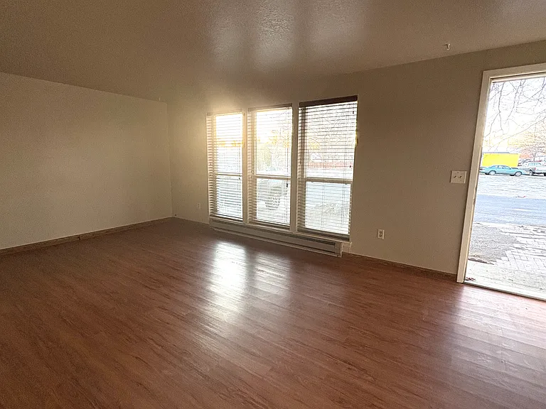 170 Willow Dr — Photo 10