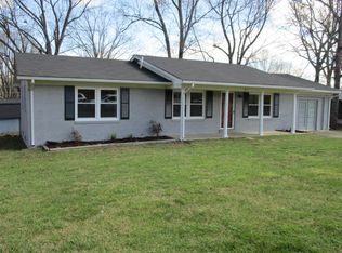 1613 Hilltop Dr, Lawrenceburg, TN 38464