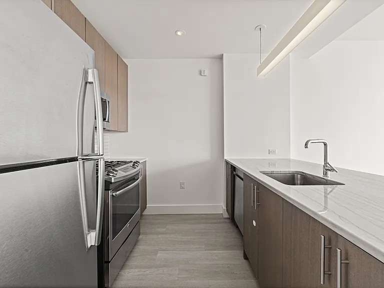 86 Fleet Pl #28U — Photo 4