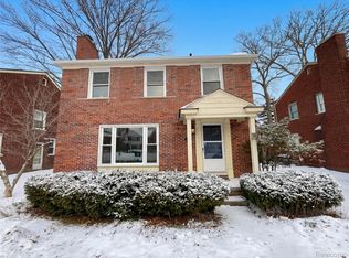 1912 Littlestone Rd, Grosse Pointe Woods, MI 48236