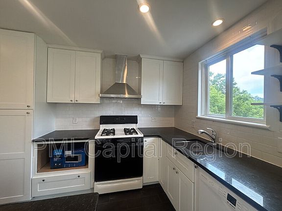 5th image of 2929 Terrace Dr