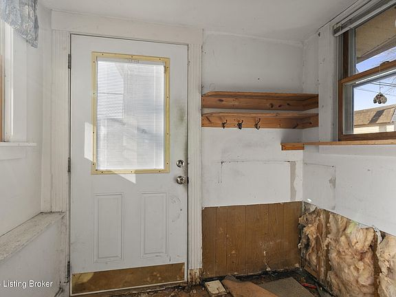 4th image of 1736 W Gaulbert Ave