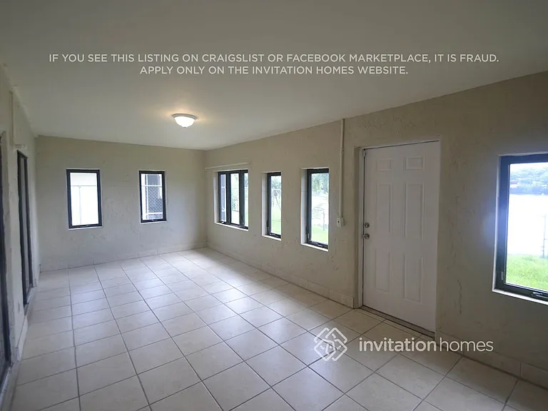 4933 NW 96th Ter — Photo 14