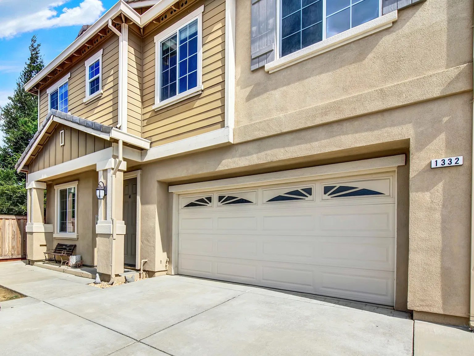 4 bed, 2.5 bath, 2283 sqft, $3,600 — Photo 2