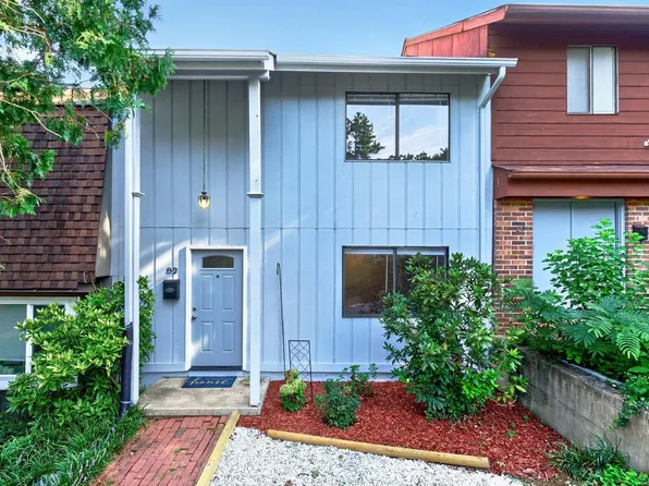 82 Woodlake Dr, Charlottesville, VA 22901