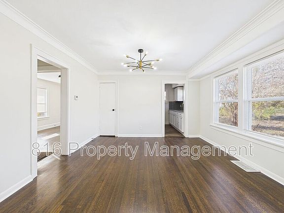 5th image of 4542 Chestnut Ave
