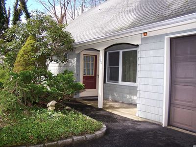 326 Hewlett Ave, East Patchogue, NY, 11772