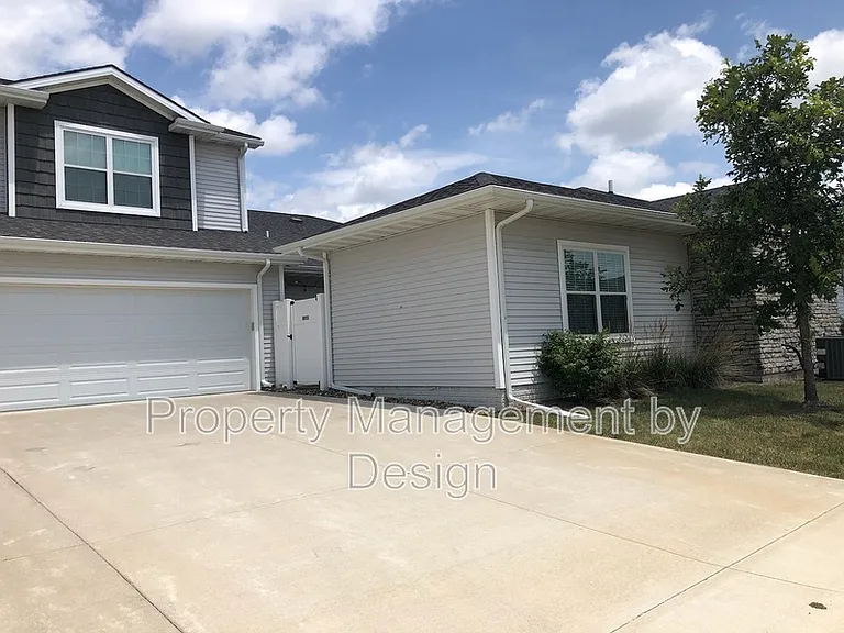 8951 Calpurnia Dr — Photo 2