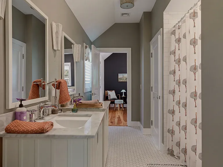 130 Carroll Ave — Photo 16