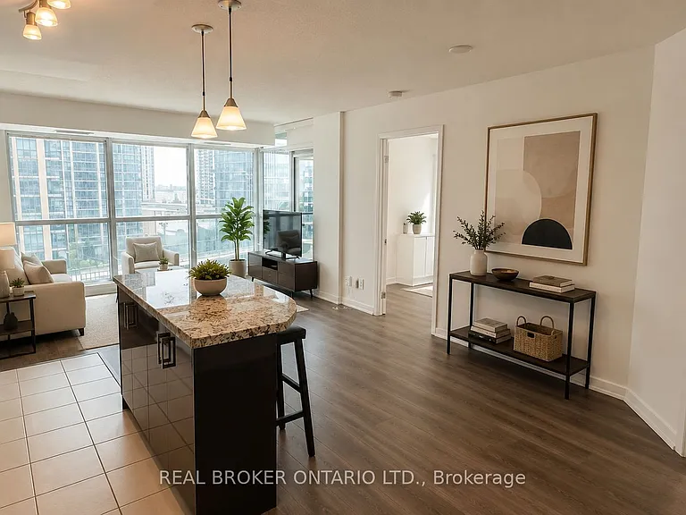 18 Yonge St #1013 — Photo 2
