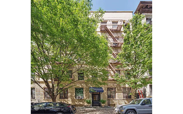 Sold by Douglas Elliman | media 20
