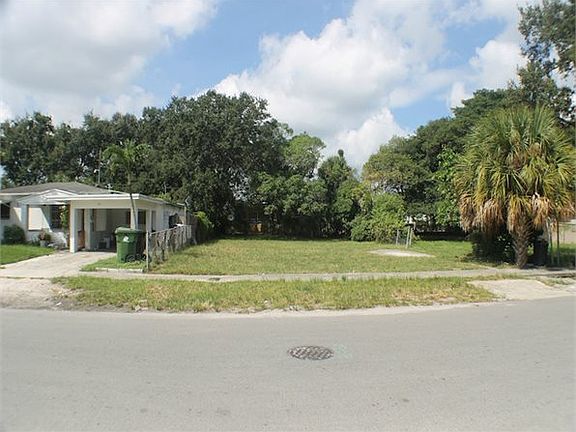 4th image of 421 NW 15th Way