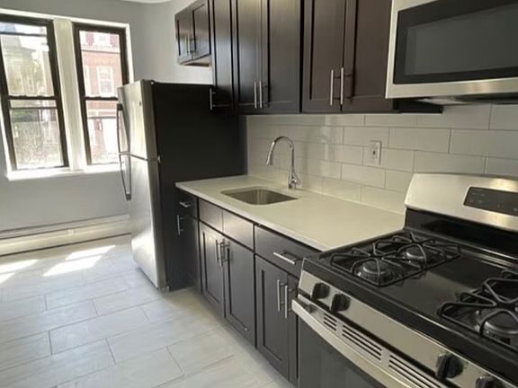 3rd image of 16 Kensington Ave #A2