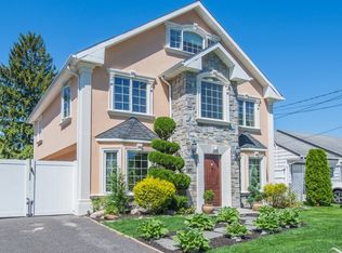 37 Hahn Ave, Rochelle Park, NJ 07662