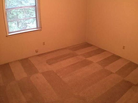 4th image of 707 Deerwood St