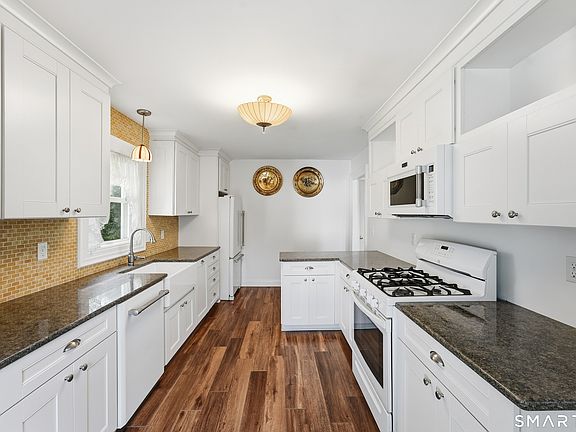 3rd image of 296 Nott Street