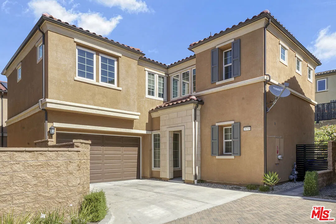 4 bed, 3.0 bath, 2050 sqft, $5,000 — Photo 1
