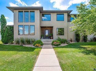 7601 S Ridgestone Dr, Sioux Falls, SD 57108