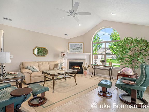 3rd image of 1203 Riverview Dr
