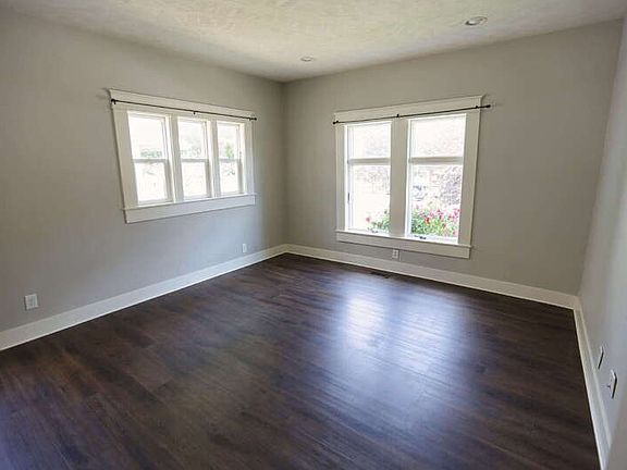 5th image of 129 Diamond Ave SE