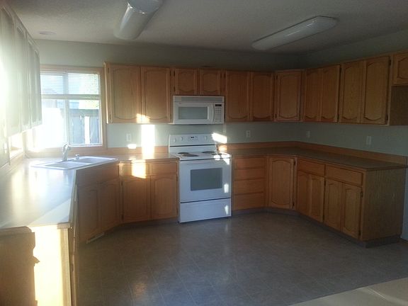 4th image of 11008 NE 103rd St