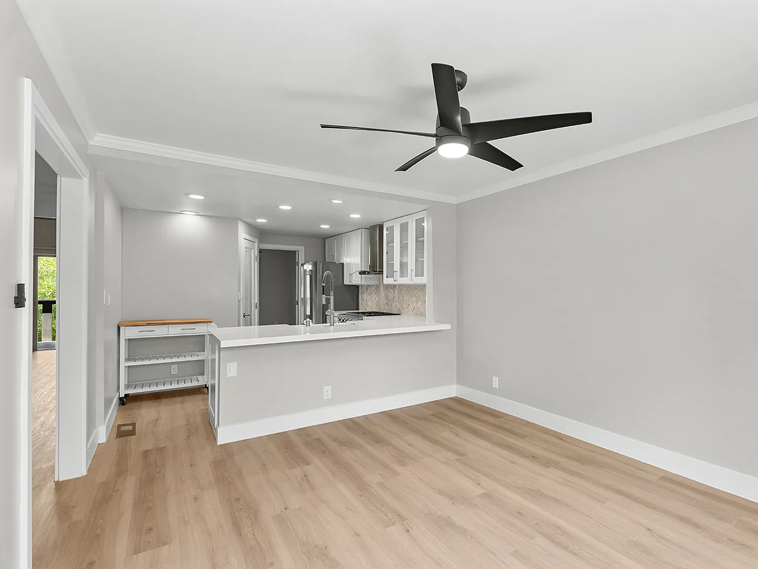 2 bed, 2.5 bath, 1757 sqft, $4,600 — Photo 3