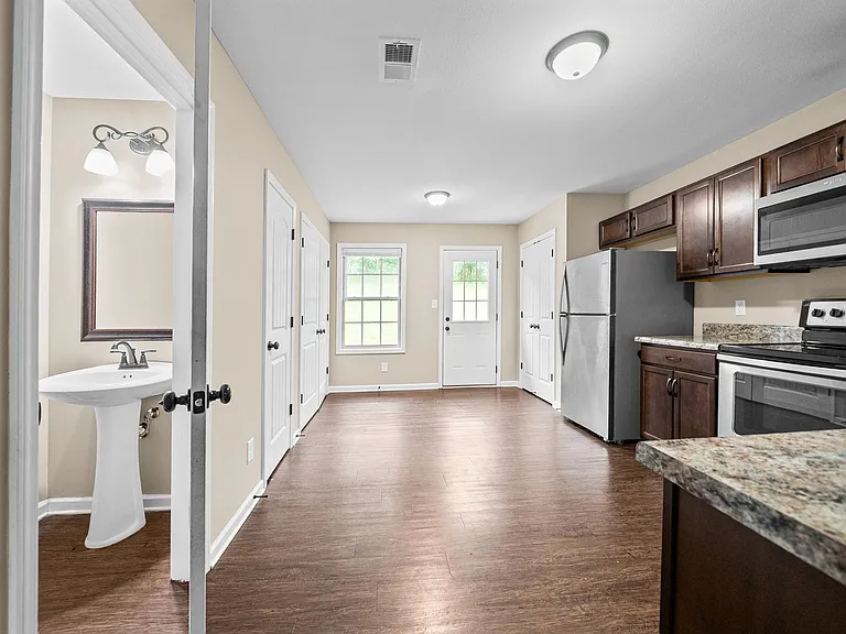 148 Center Pointe Dr — Photo 8