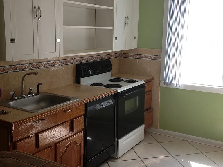 501 Frances Ter #D — Photo 13