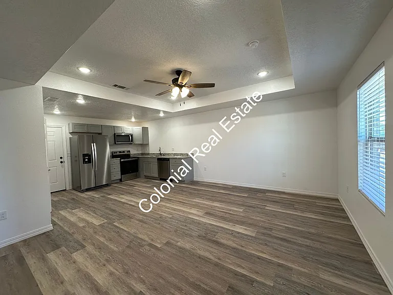 2514 E 14th St — Photo 2